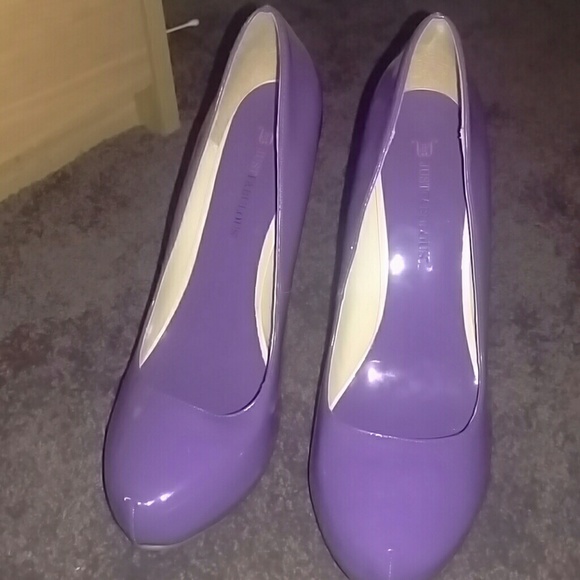 Shoes - Picture 2 of 4